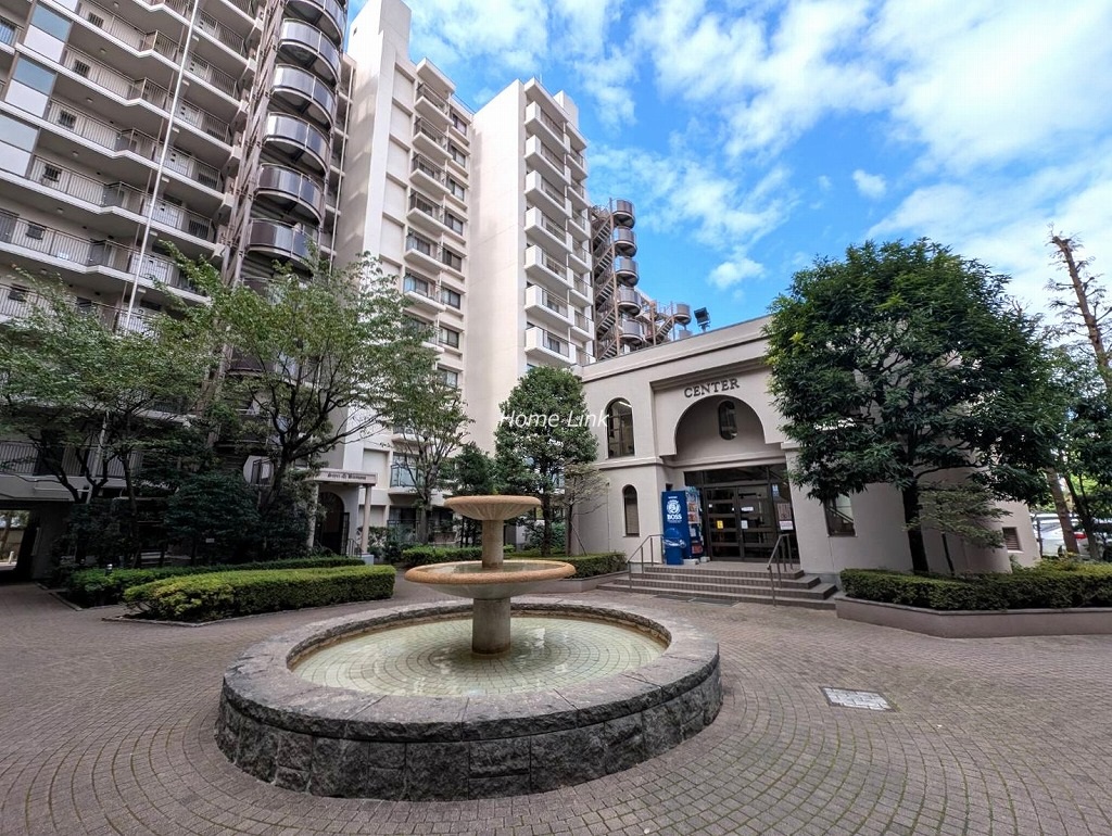 モアクレスト西台　エントランス前